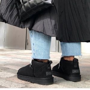 UGG ULTRA MINI CLASSIC BOOTS IN BLACK SUEDE  Size 10